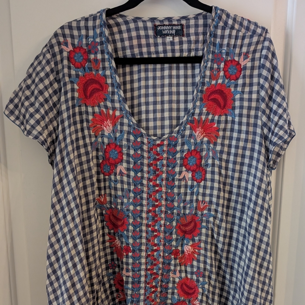 Johnny Was Black and White Short Sleeve Embroidered Blouse